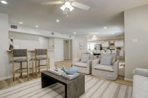 Harbor HideAway with Heated Pool 1 Mile to Beach and close to Cruise Terminal